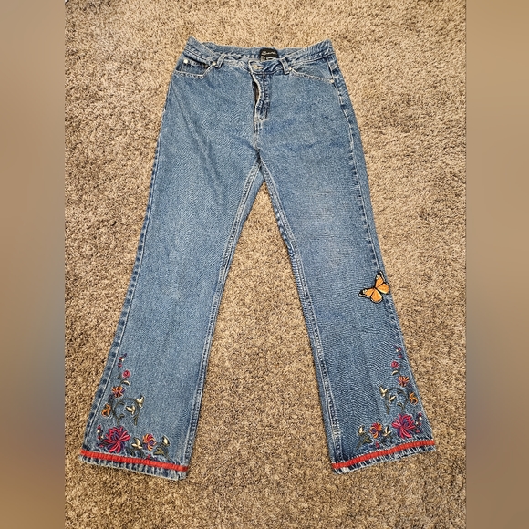 🛍🐕 No Boundaries embroidered butterfly & flower bootcut jeans size 11 - Picture 2 of 4